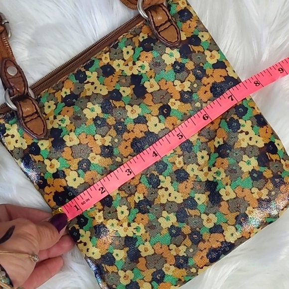 Fossil Key Per Crossbody Bag Purse Coated Canvas Floral Flower Adjustable Strap - Picture 13 of 17